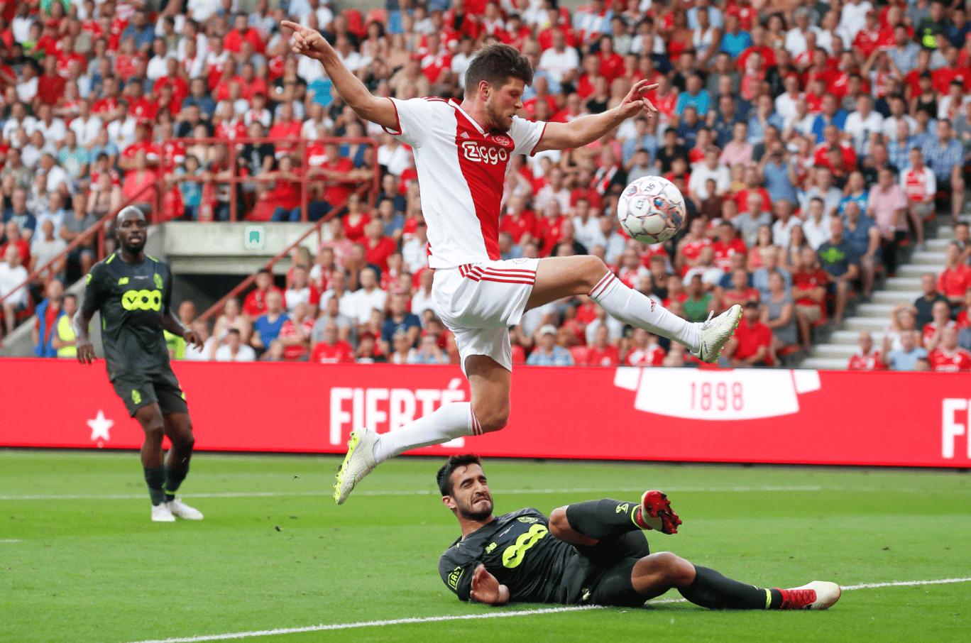 开云棋牌 -包含皇家马德里清晨刷新队史纪录，志在荷甲名次提升，震撼外界，赛季目标并未改变的词条